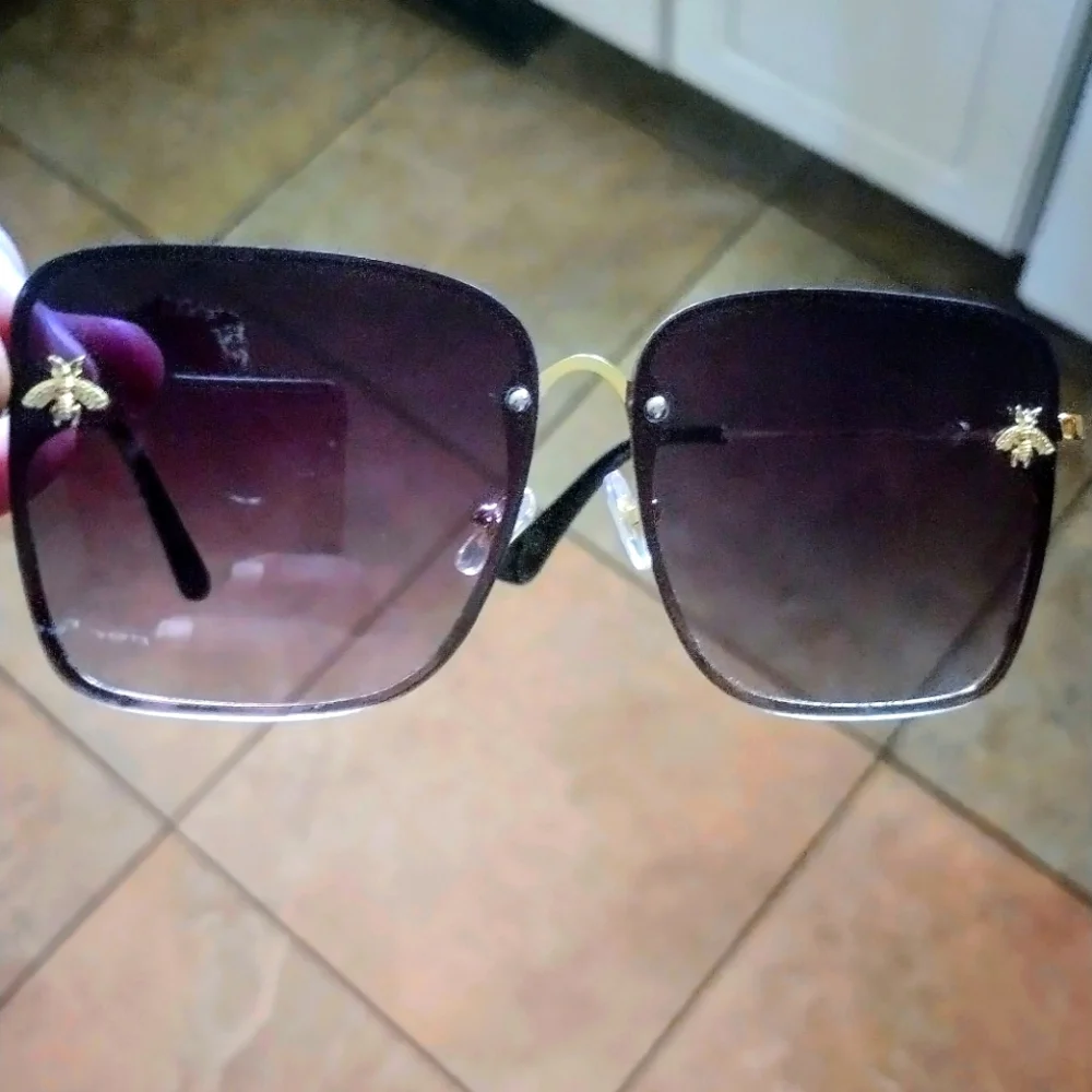 NWOT Wanna 🐝 Seen sunglasses!